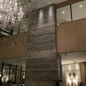 【未経験歓迎／残業ほぼなし】高級ホテルやブランドショップで採用される製品を作っている当社でモノづくり、してみませんか？