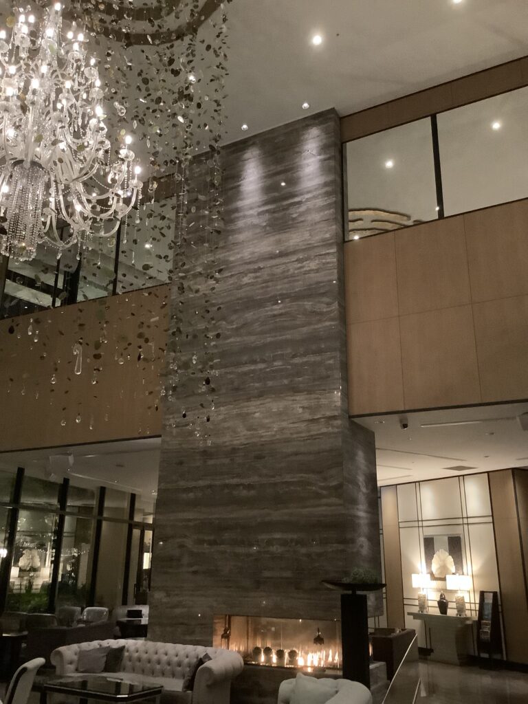 【未経験歓迎／残業ほぼなし】高級ホテルやブランドショップで採用される製品を作っている当社でモノづくり、してみませんか？