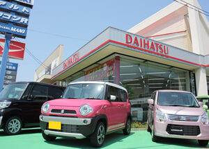 【未経験歓迎／車が好きじゃなくてもOK】自動車販売・修理会社で店舗スタッフ（営業補助）の仕事をしてみませんか？