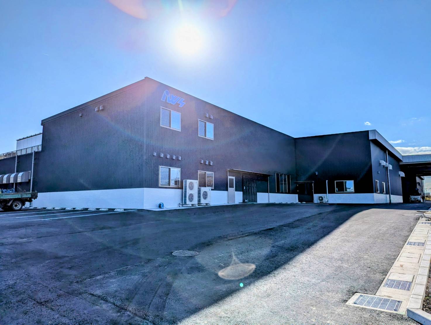 【学歴不問・経験不問・髪型髪色自由】事業拡大真っ只中での機械オペレーターの募集です！