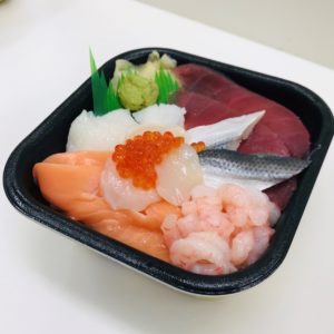 ★テイクアウト海鮮丼のレジ・調理補助スタッフ